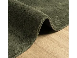 Alfombra HUARTE de pelo corto suave y lavable color verde bosque 100x200 cm