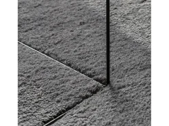Alfombra HUARTE de pelo corto suave y lavable en color antracita 60x110cm