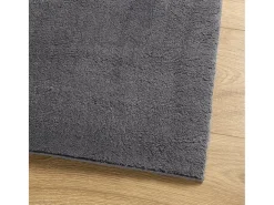 Alfombra HUARTE de pelo corto suave y lavable en color antracita 60x110cm