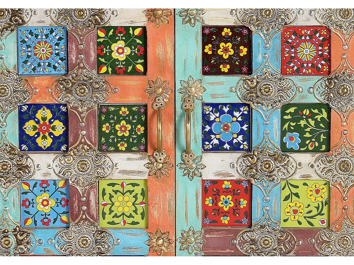 Aparador 2 puertas con detalles en cerámica