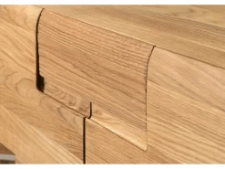 Aparador con expositor en madera maciza de roble miel Divina 100 cm