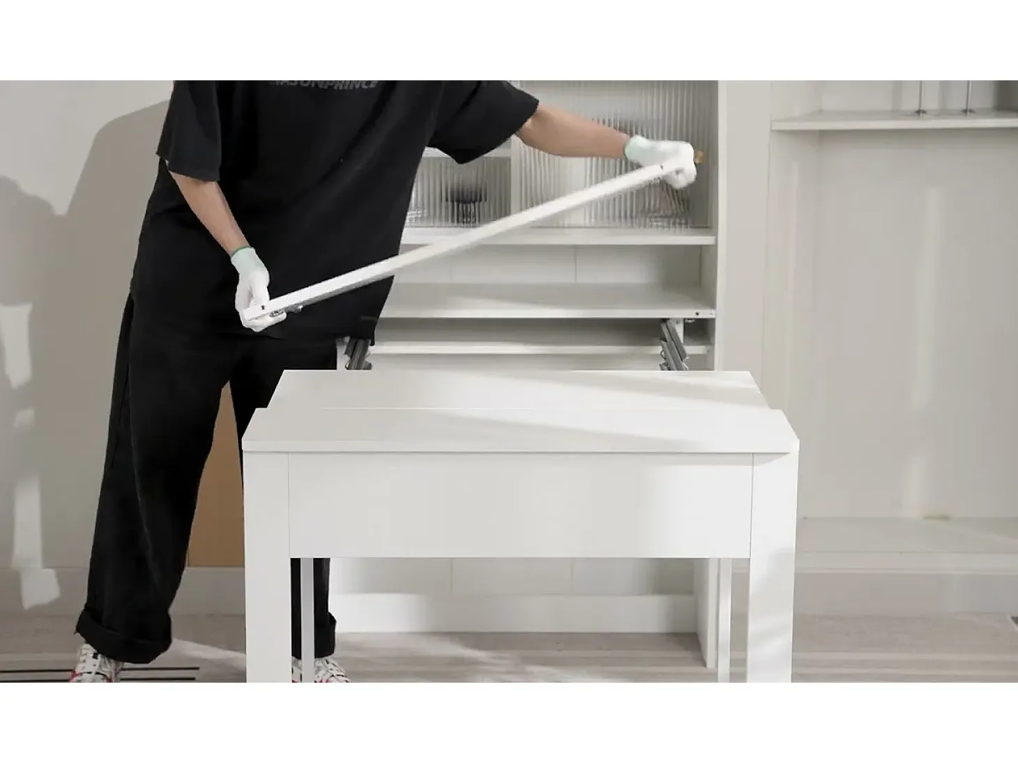 Aparador, Mueble bar retráctil - con compartimentos arriba - estilo moderno - Blanco