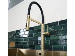 Architek Mezclador de fregadero con rociador móvil dorado Essebagno