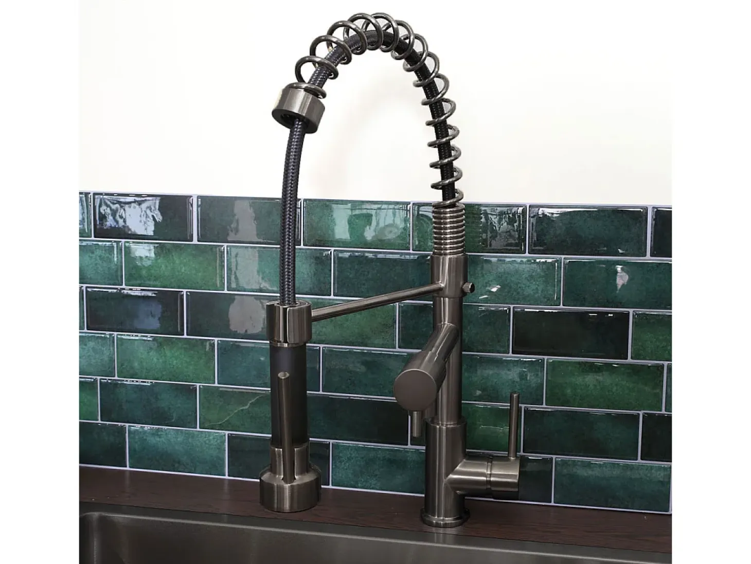 Big Pro Mezclador de fregadero con rociador móvil gris metalizado Essebagno