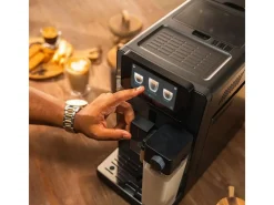 Cafetera superautomática Cecotec Cremmaet Latte Touch 19 bares con tanque de leche negro