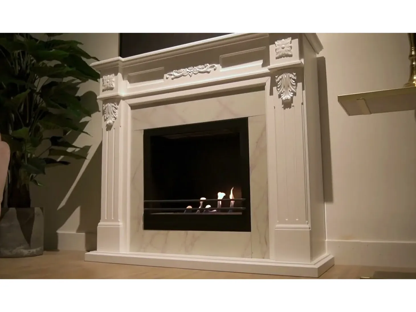 Chimenea de bioetanol TRUMAN, biochimenea de pie, blanca, efecto mármol, L121 x P38 x H108