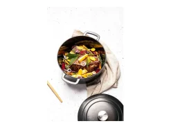 Cocotte de Hierro Fundido Esmaltado 28 cm 6,15 L COSY & TRENDY Fontestic, Para Todo Tipo de Cocinas de Inducción, Tapa con Gotas, 3 Colores