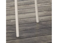 Conjunto de 4 sillas de jardín de plástico con estructura de metal, color beige.