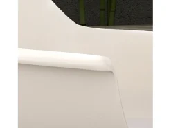 Conjunto de 4 sillas de jardín de plástico con estructura de metal, color beige.