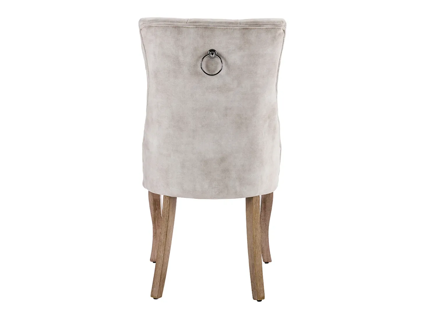 Conjunto de 6 sillas de terciopelo beige claro con patas de madera curvadas y botones decorativos.