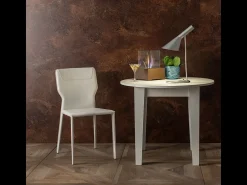 Conjunto de 2 sillas modernas "Quito" de piel sintética blanca con patas de metal cm 44x56 86,5h