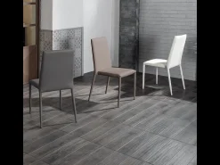 Conjunto de 4 sillas modernas apilables "Lavanda" tapizadas en piel sintética gris tórtola para salón, 42x40 cm, 96 cm