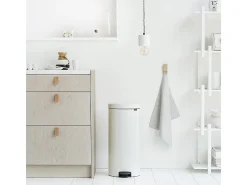 Cubo de basura con pedal Newicon 30L Blanco Brabantia - Cierre Suave y Anti Olor