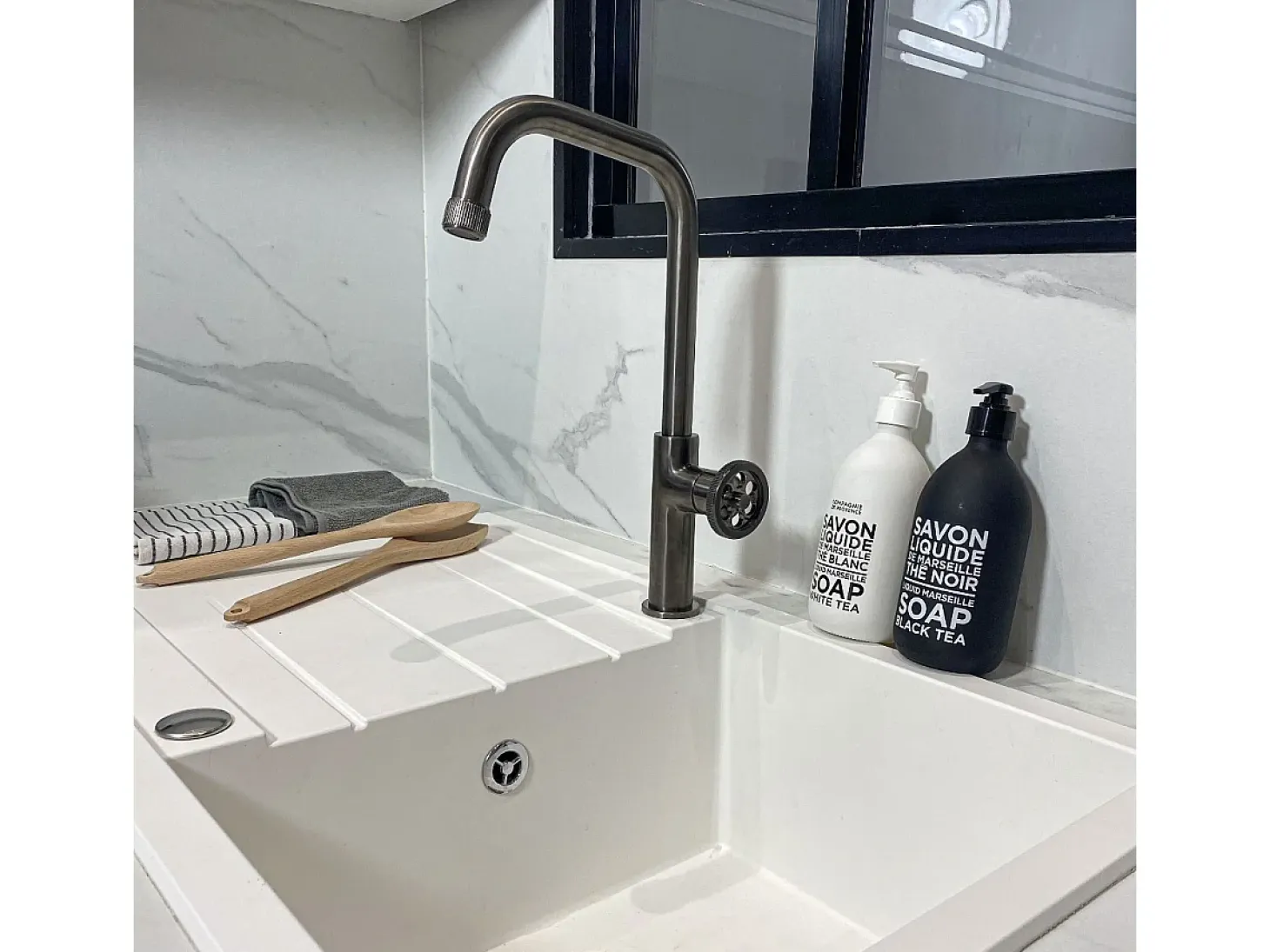 Indus mezclador para fregadero gris metalizado Essebagno