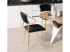 Juego de 2 sillas de comedor de terciopelo negro con respaldo acolchado y patas de metal.