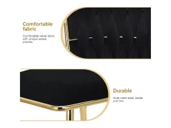 Juego de 2 sillas de comedor de terciopelo negro con respaldo acolchado y patas de metal.