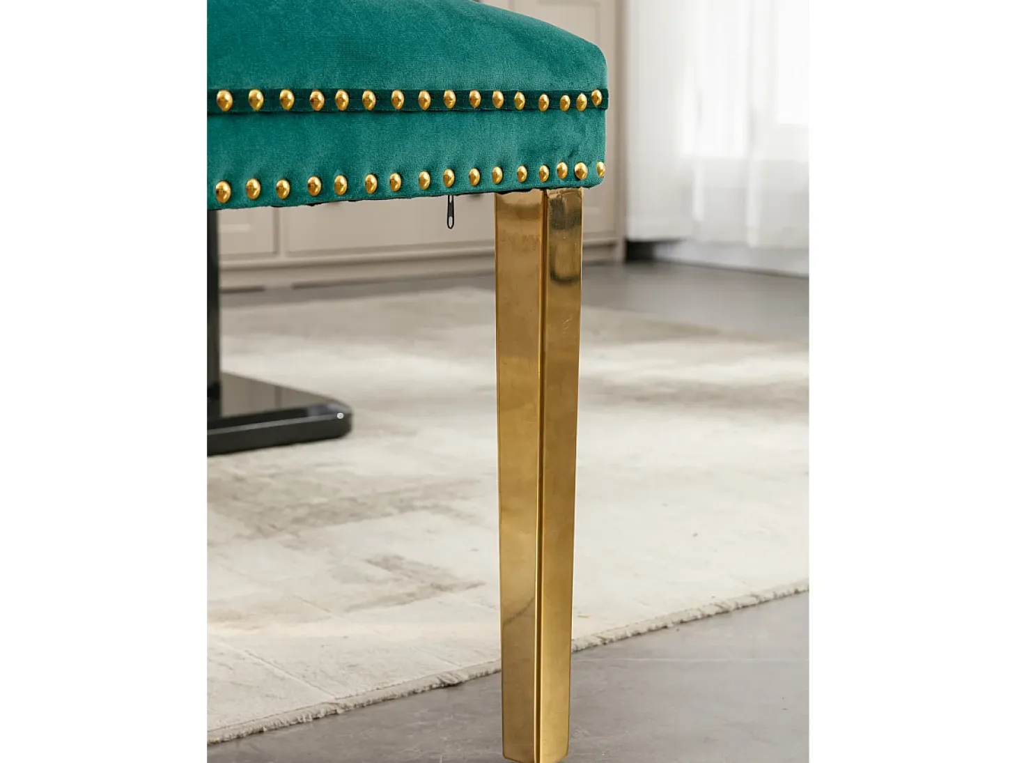 Juego de 2 sillas de comedor en terciopelo verde con respaldo acolchado y patas de metal dorado