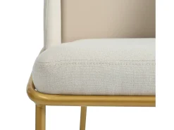 Juego de 2 sillas de lino blanco con respaldo de piel sintética beige y estructura de hierro dorado.