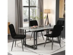 Juego de 4 sillas de terciopelo negro con patas de metal negro.