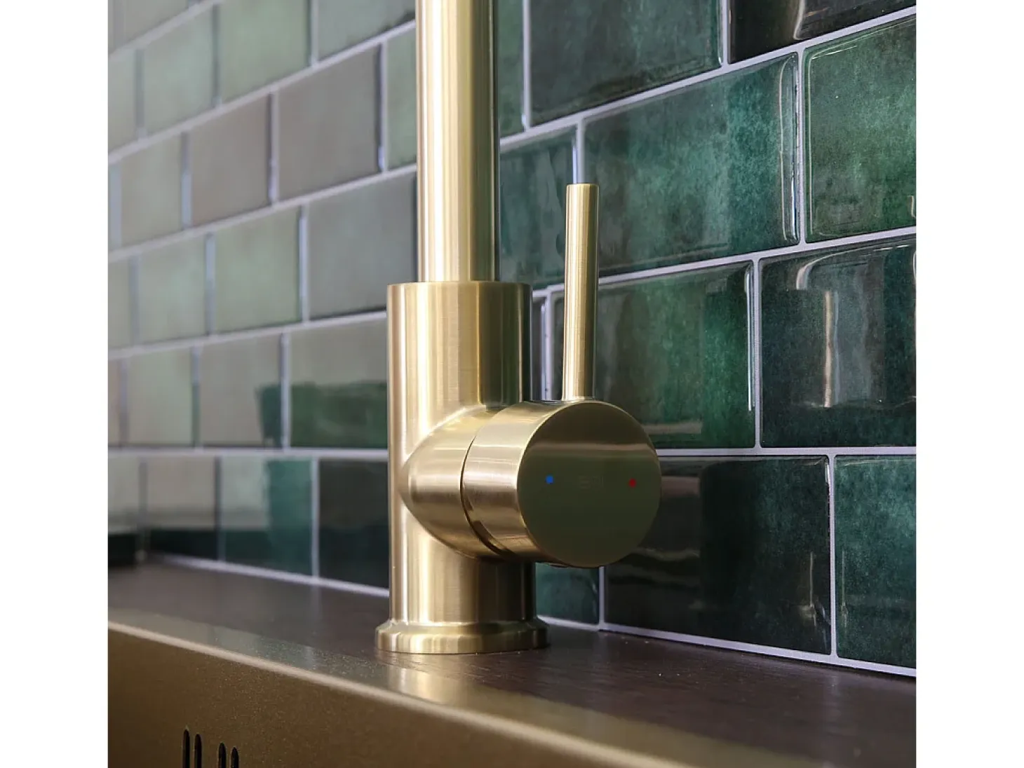 Kiwo mezclador para fregadero oro cepillado Essebagno