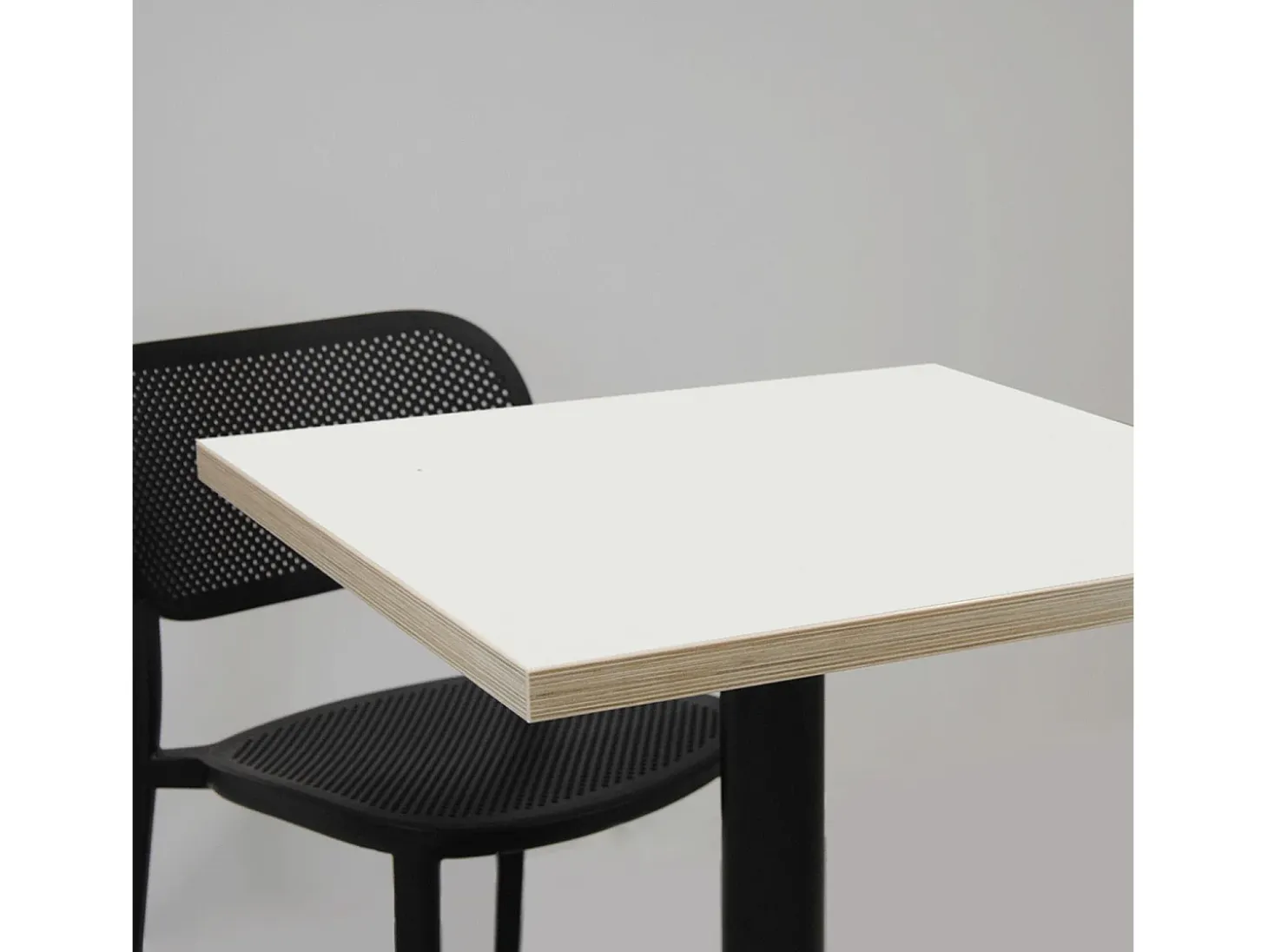 Mesa alta 60 x 60 cm - modelo Roma blanca con cantos de madera