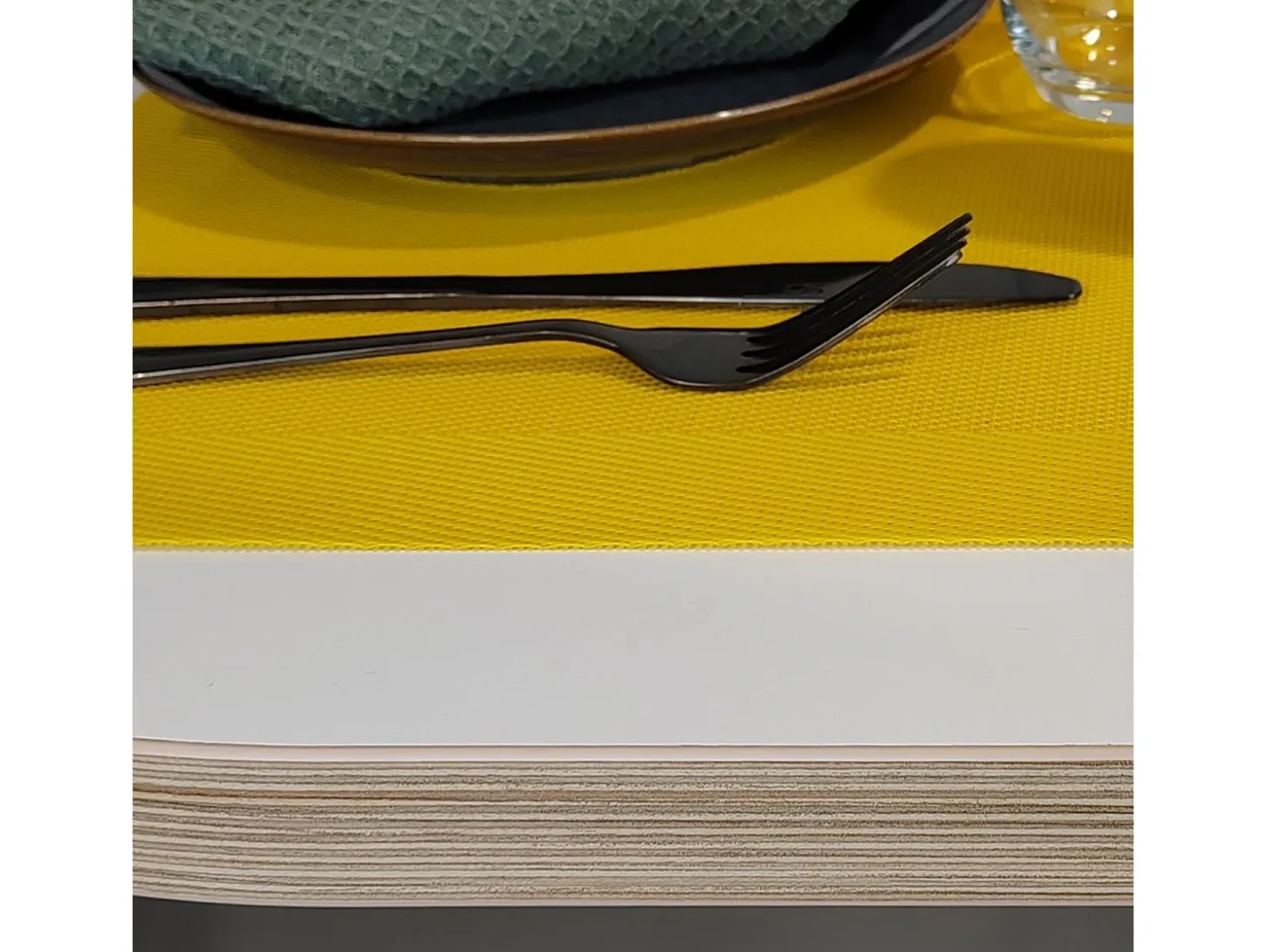 Mesa alta 60 x 60 cm - modelo Bazila cantos madera blanca