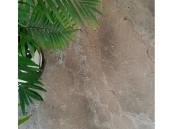 Mesa alta 60 x 60 cm - Modelo Milán mármol griego con cantos de latón