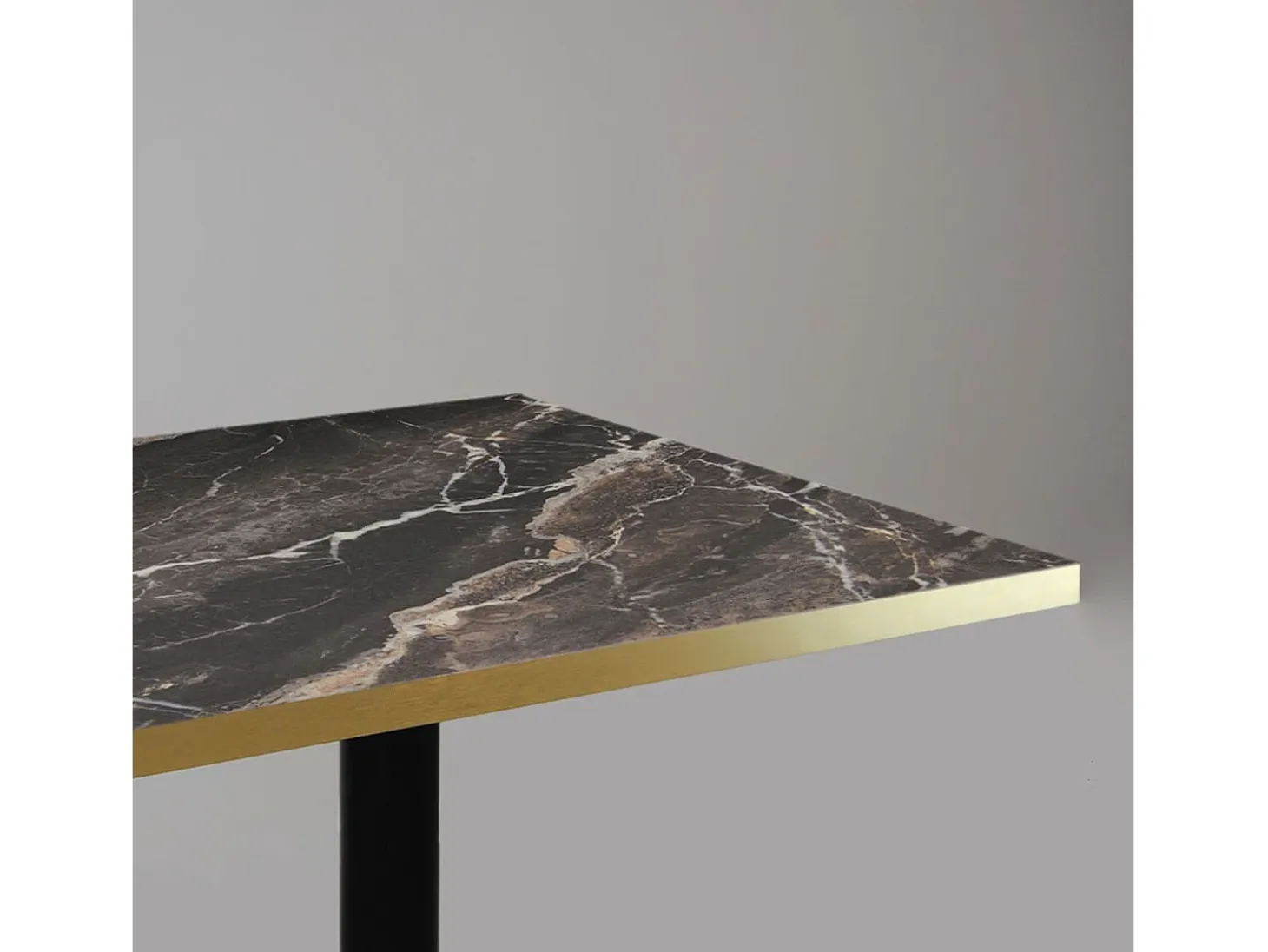 Mesa de bar 60 x 60 cm - Modelo redonda mármol royal con cantos de latón