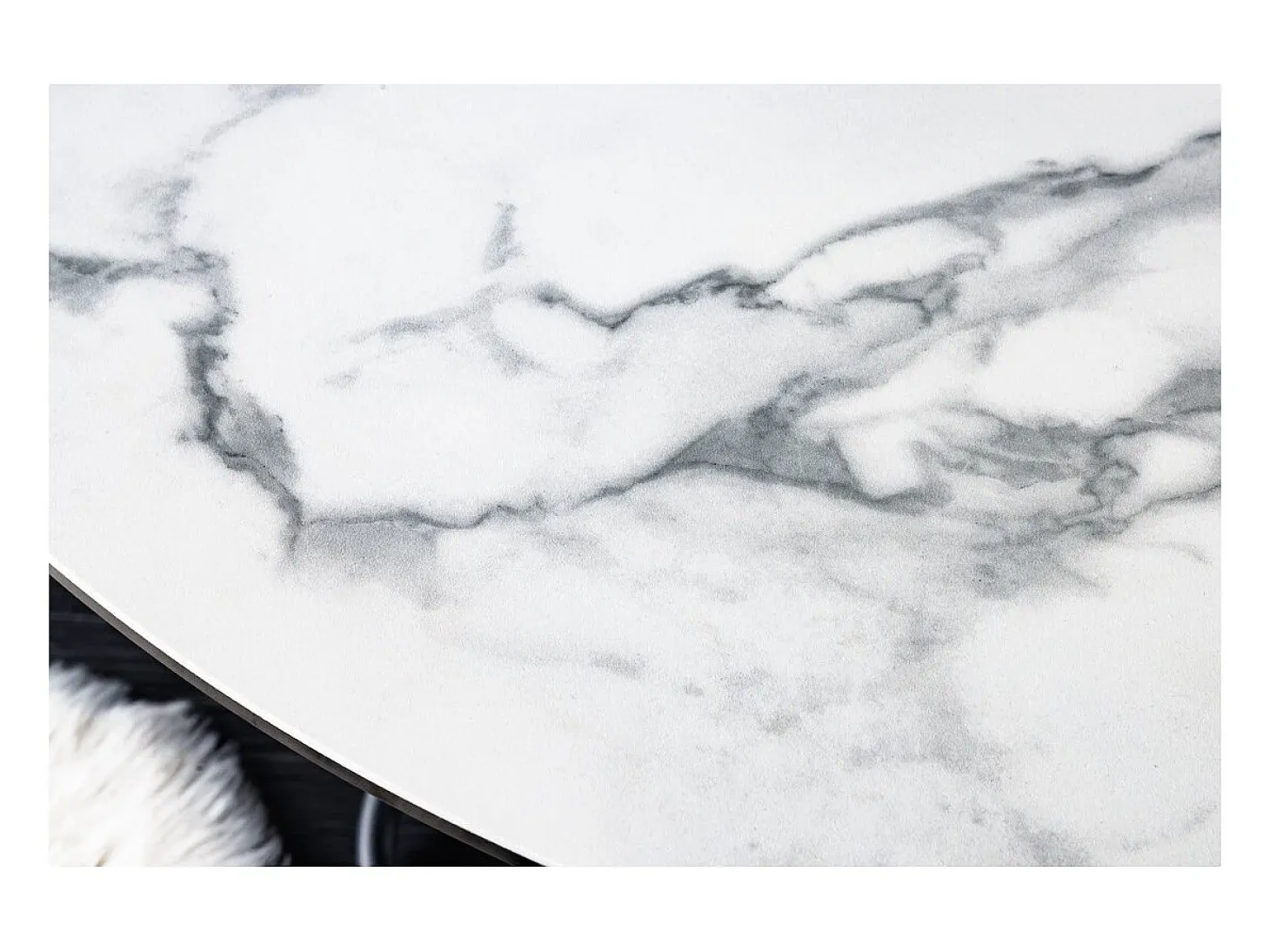Mesa de comedor BAUMA 120 cm – Tablero redondo de cerámica efecto mármol blanco y patas de metal – Estilo moderno chic