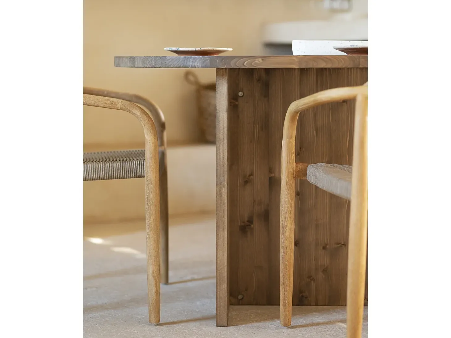 Mesa de comedor de forma orgánica de madera de abeto maciza Decowood en tono roble oscuro de 142,9x75cm - MUR - DECOWOOD