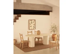 Mesa de comedor de madera de abeto maciza en microcemento ovalada y patas cilíndricas de 160x75cm en tono blanco roto - LUCÍA - DECOWOOD