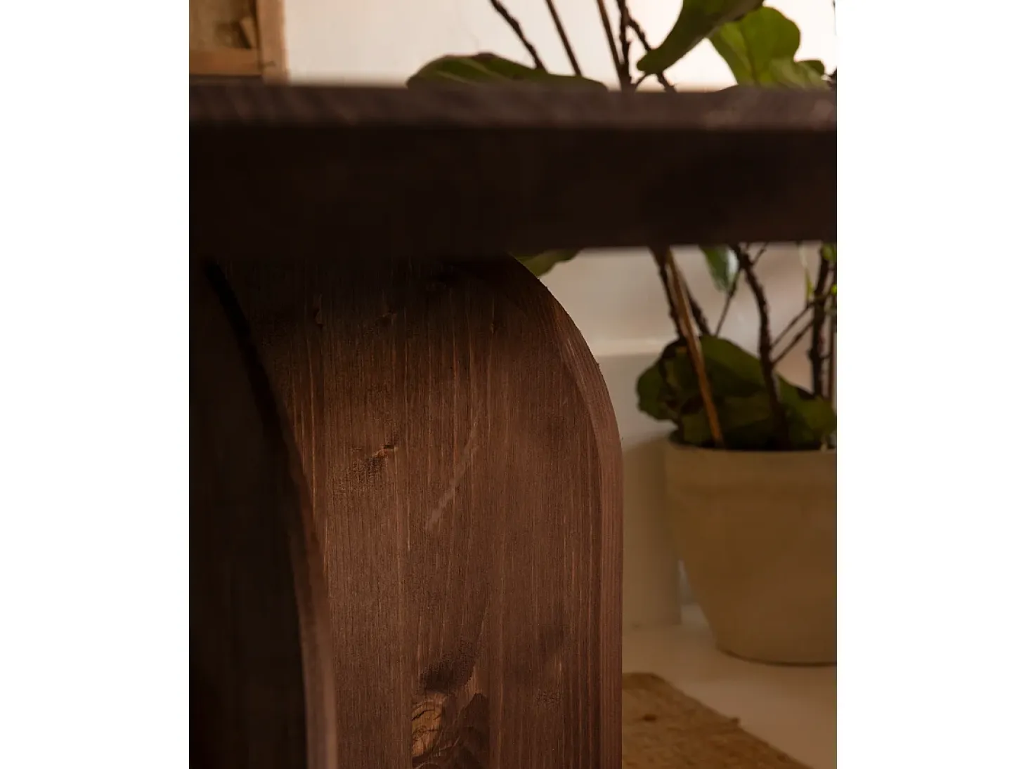 Mesa de comedor de madera de abeto maciza redonda Decowood en tono nogal de Ø110x75cm - TOKYO - DECOWOOD