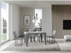 Mesa de comedor extensible de madera Naxo.-Color Gris cemento-Base y soporte con ruedas-5 alargaderas finas-Ancho extensible