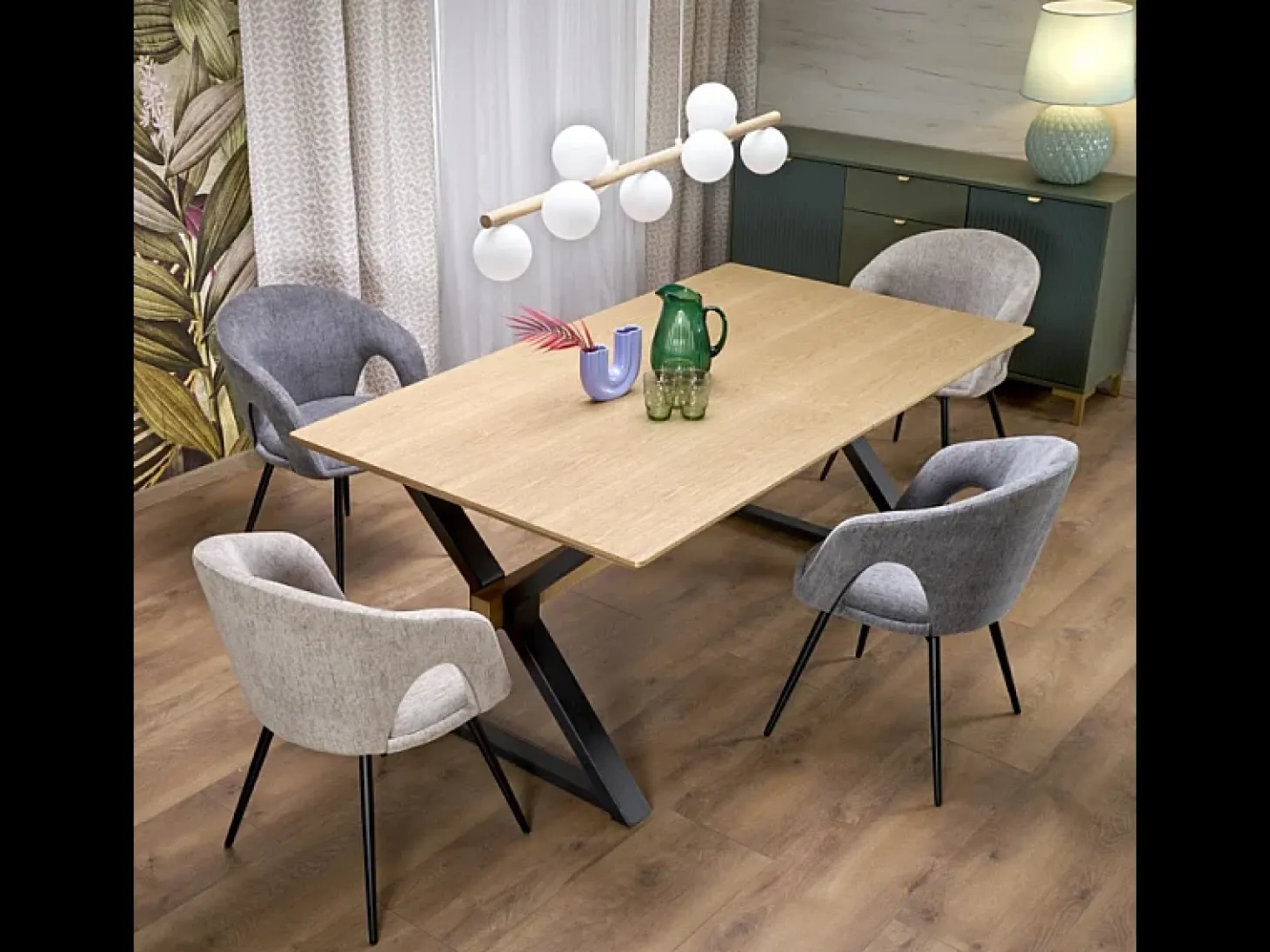 Mesa de comedor extensible 180 - 300 cm en madera natural con patas de metal negro HENRY