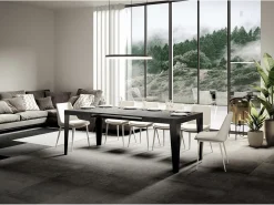 Mesa de comedor extensible Flavio-Color Gris cemento-Base y soporte con ruedas-5 alargaderas finas-Ancho extensible