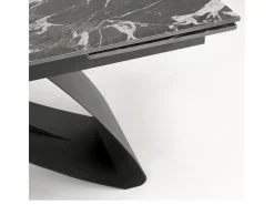 Mesa de comedor extensible Lizzy con tablero de mármol negro y pata central