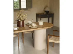 Mesa de comedor ovalada de madera maciza tono roble oscuro y patas de microcemento en tono tierra DECOWOOD de 200x75cm - LUCÍA - DECOWOOD