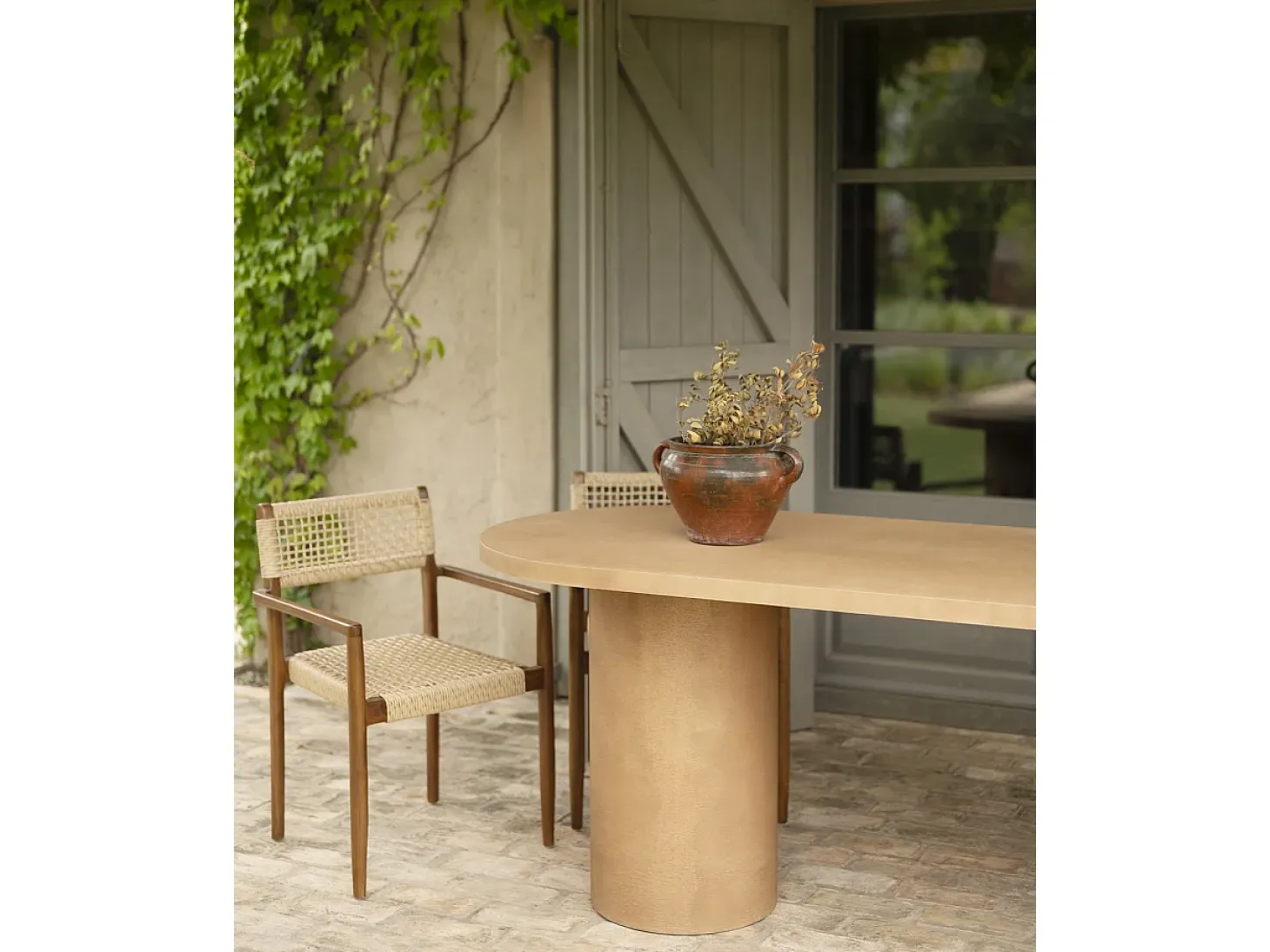 Mesa de comedor ovalada de microcemento en tono terracota DECOWOOD de 220x75cm - LUCÍA - DECOWOOD