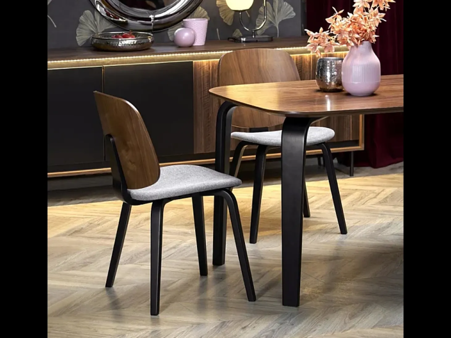 Mesa de comedor rectangular 160 cm con tablero de nogal y patas de madera negra PEDRO