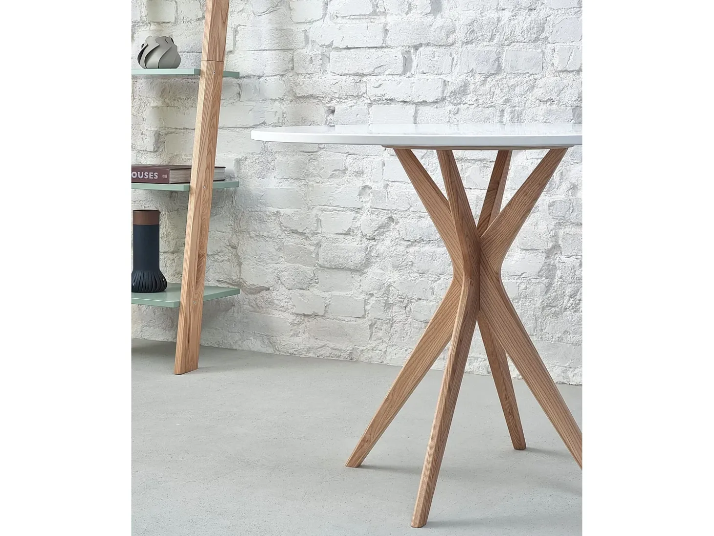 Mesa de comedor redonda 80cm Verde Salvia | Pata de fresno