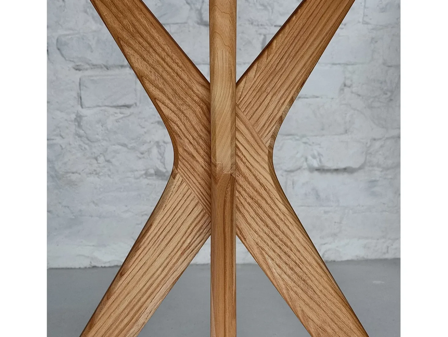 Mesa de comedor redonda 80cm Verde Salvia | Pata de fresno teñida de roble