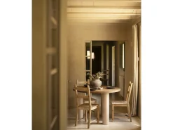 Mesa de comedor redonda de madera maciza tono roble oscuro y patas de microcemento en tono tierra DECOWOOD de Ø120x75cm - LUCÍA - DECOWOOD