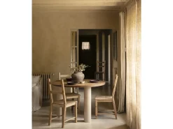 Mesa de comedor redonda de madera maciza tono roble oscuro y patas de microcemento en tono tierra DECOWOOD de Ø120x75cm - LUCÍA - DECOWOOD