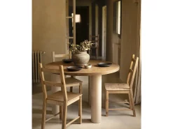 Mesa de comedor redonda de madera maciza tono roble oscuro y patas de microcemento en tono tierra DECOWOOD de Ø120x75cm - LUCÍA - DECOWOOD