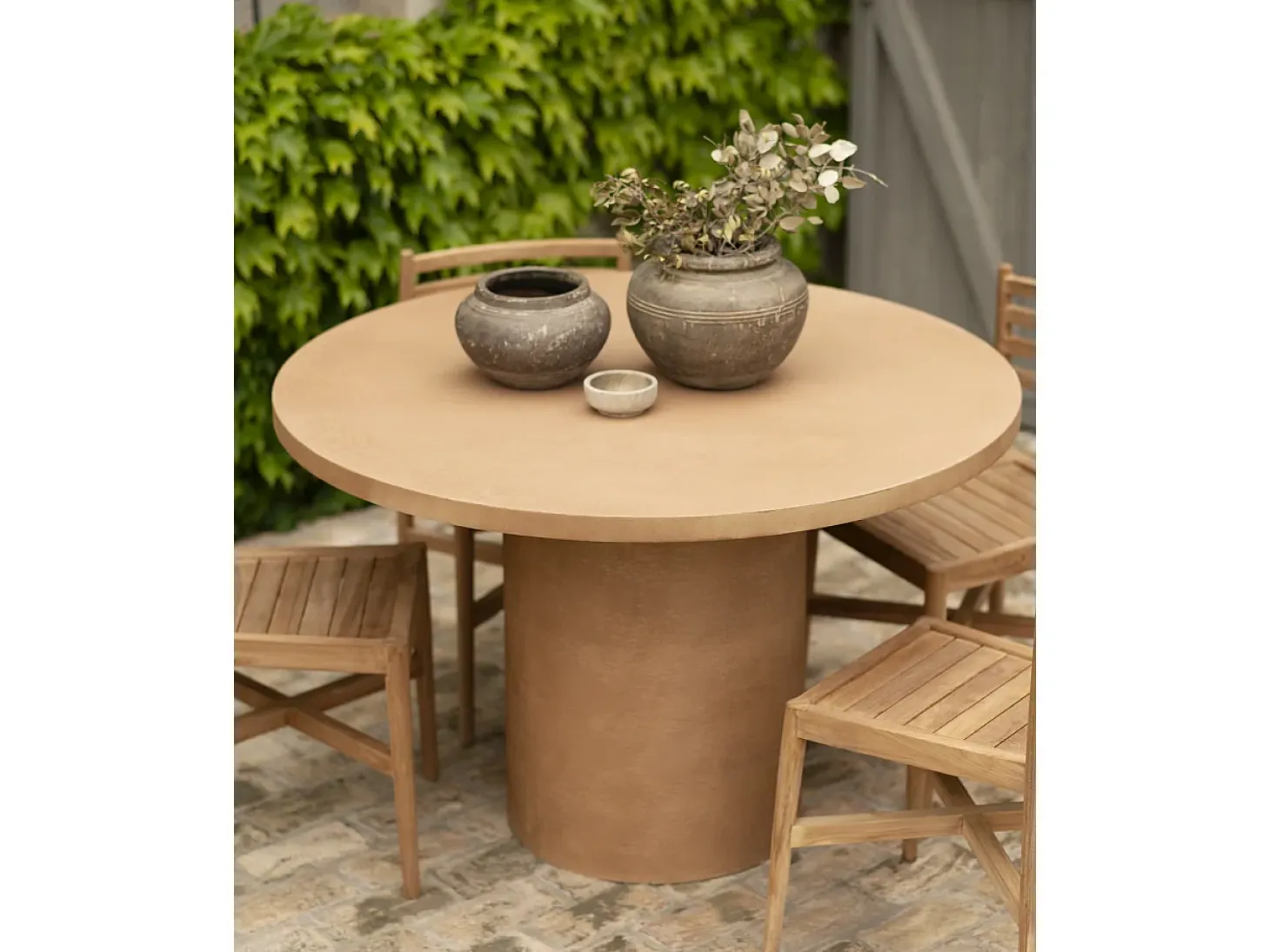 Mesa de comedor redonda de microcemento en tono terracota DECOWOOD de Ø140x75cm - LUCÍA - DECOWOOD