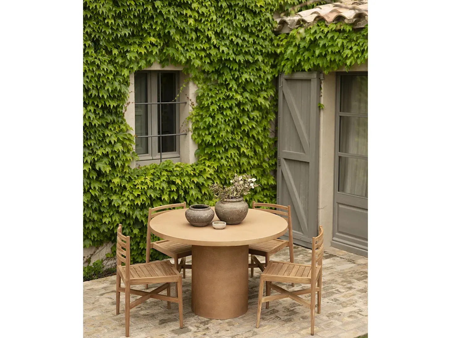 Mesa de comedor redonda de microcemento en tono terracota DECOWOOD de Ø140x75cm - LUCÍA - DECOWOOD