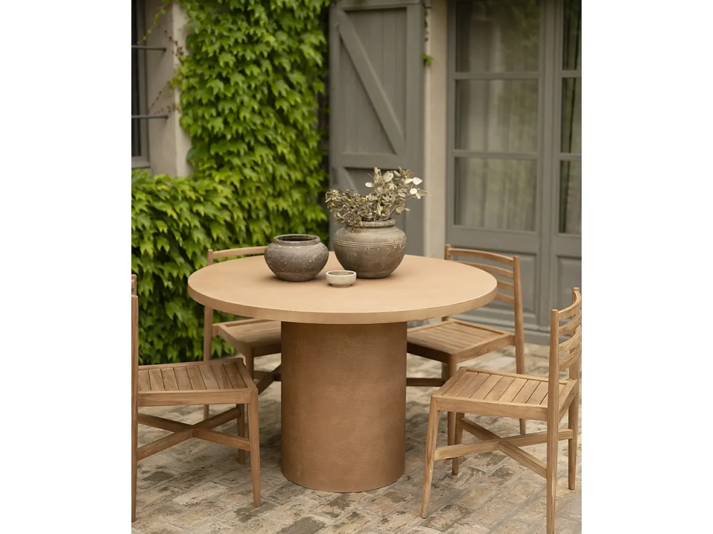 Mesa de comedor redonda de microcemento en tono terracota DECOWOOD de Ø140x75cm - LUCÍA - DECOWOOD