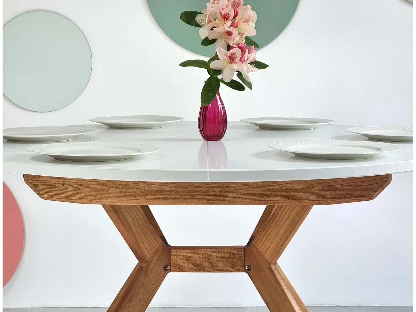 Mesa de comedor redonda extensible 110cm Biju Blanco Tiza Roble