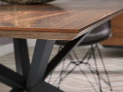 Mesa de comedor Toulika de madera de nogal y patas de metal negro 200 cm