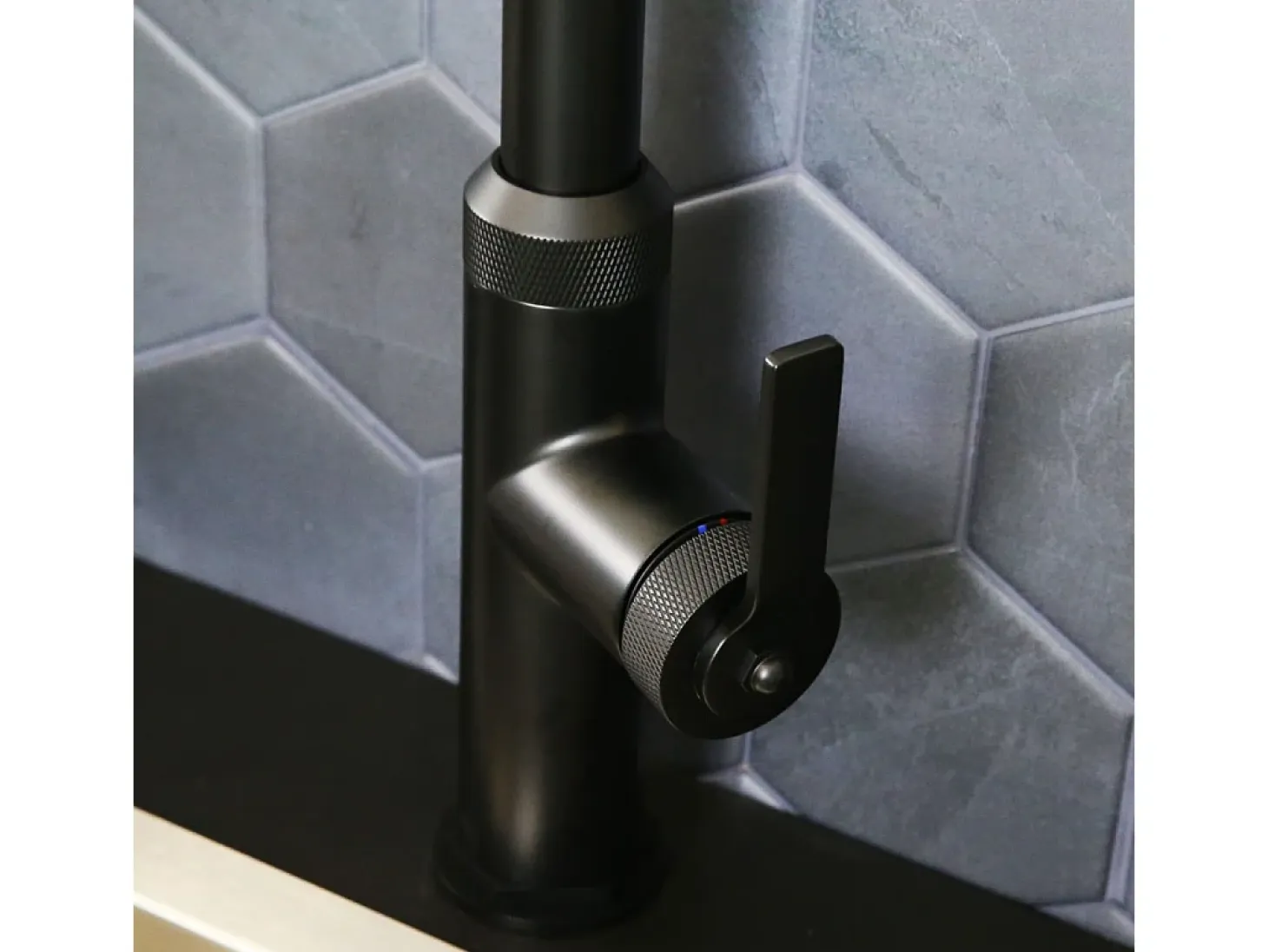 Mezclador de fregadero Architek negro mate Essebagno